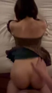 拍打小骚屄的白屁股