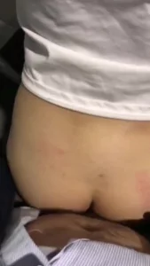 在厕所后入骚货